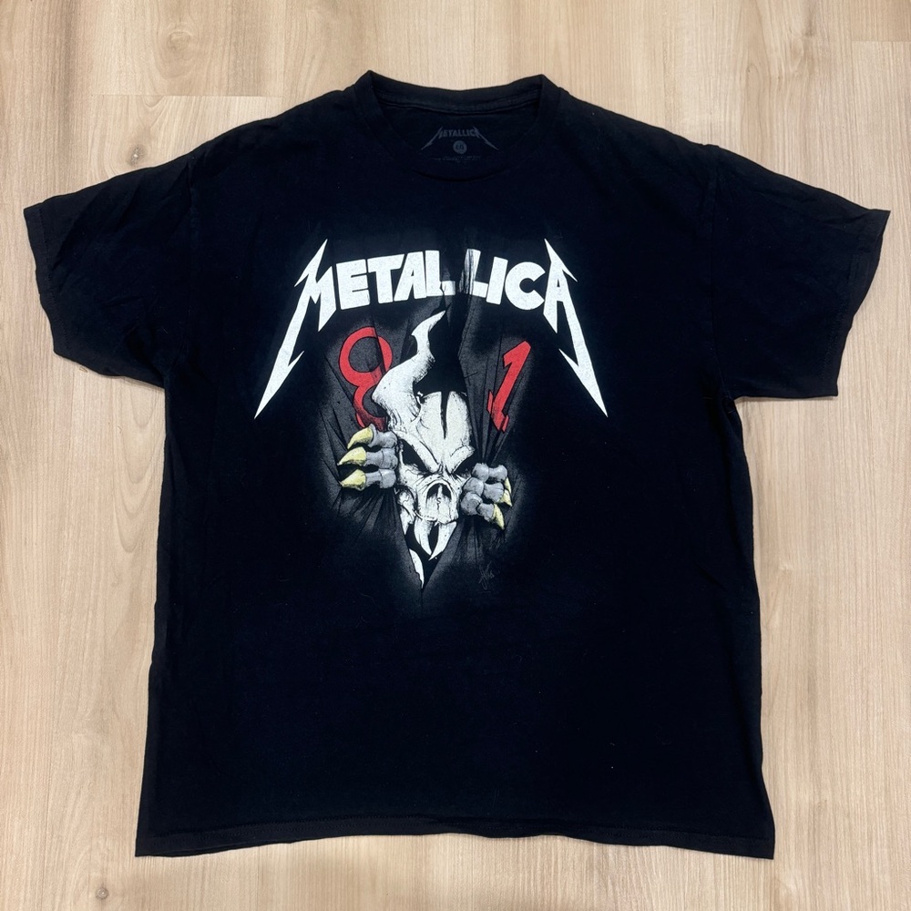 Men’s Large graphic print Metallica T-shirt with skull tearing through 81 - Picture 1 of 6
